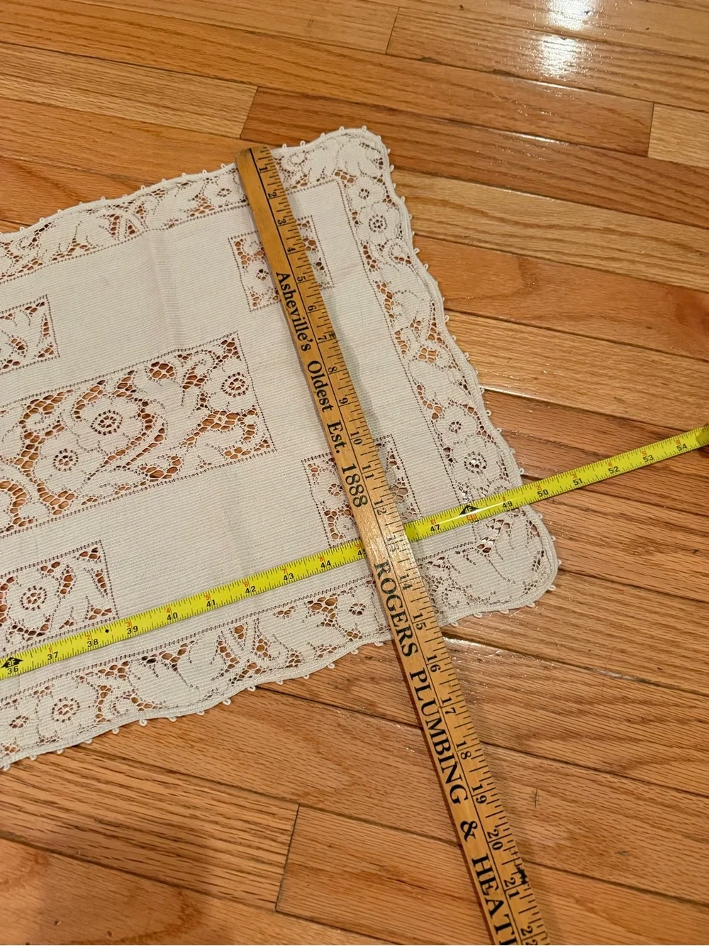 Vintage Lace-Trimmed Linen Table Runner Crean Edge detail cottage granny country